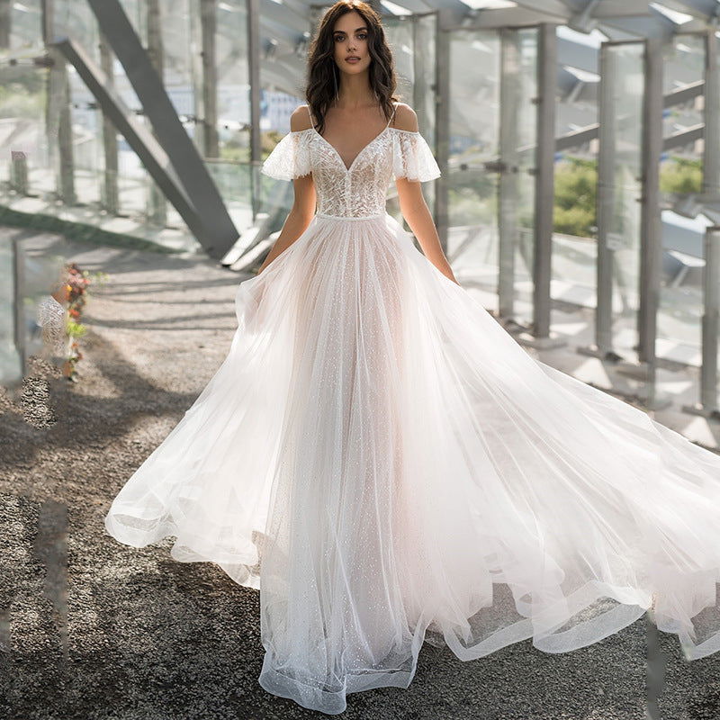 Robe de mariée en dentelle et tulle | épaules découvertes | romantique et élégante